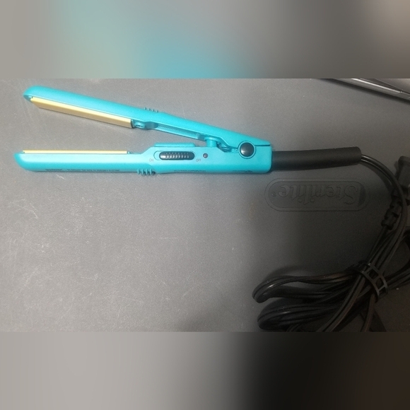 Hair Straighteners Bundle. John Freida 1" Width. Conair 1/2" Width. Both Work. - Picture 6 of 6